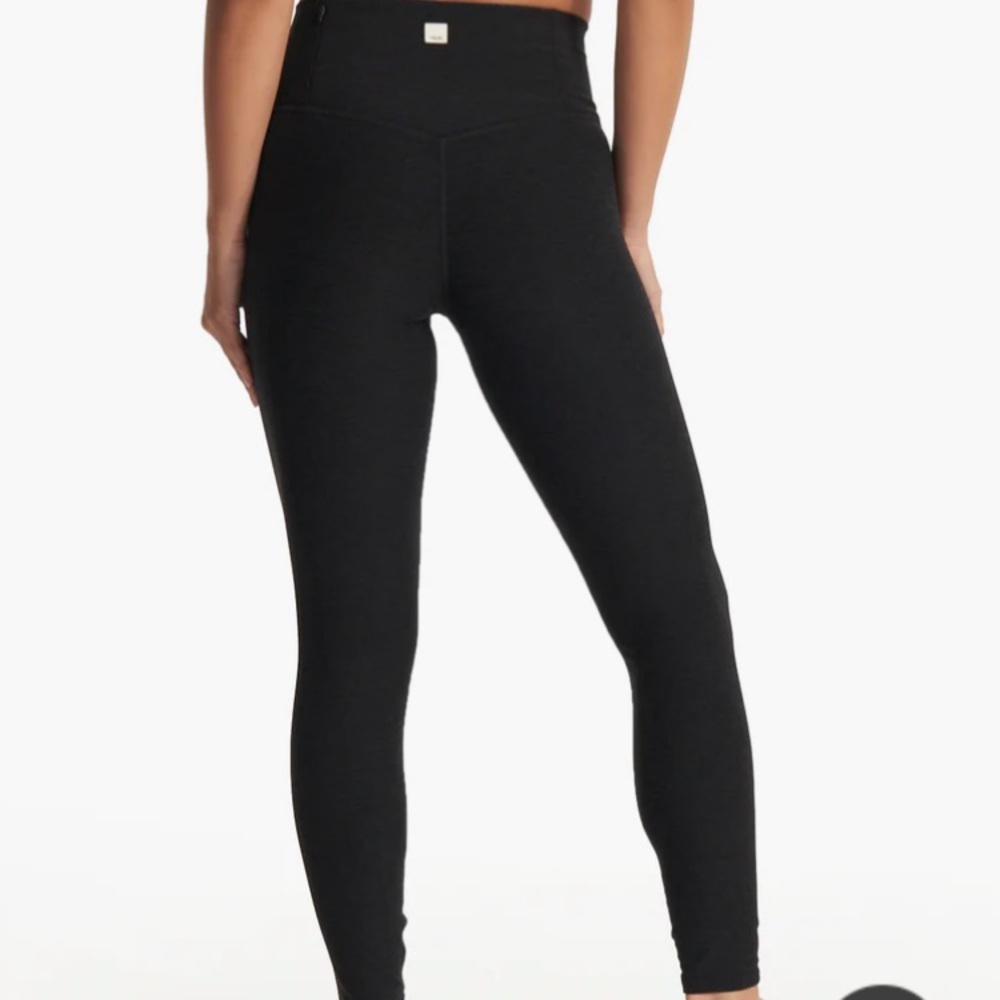 Vuori clean elevation legging -size small short. Black heather.